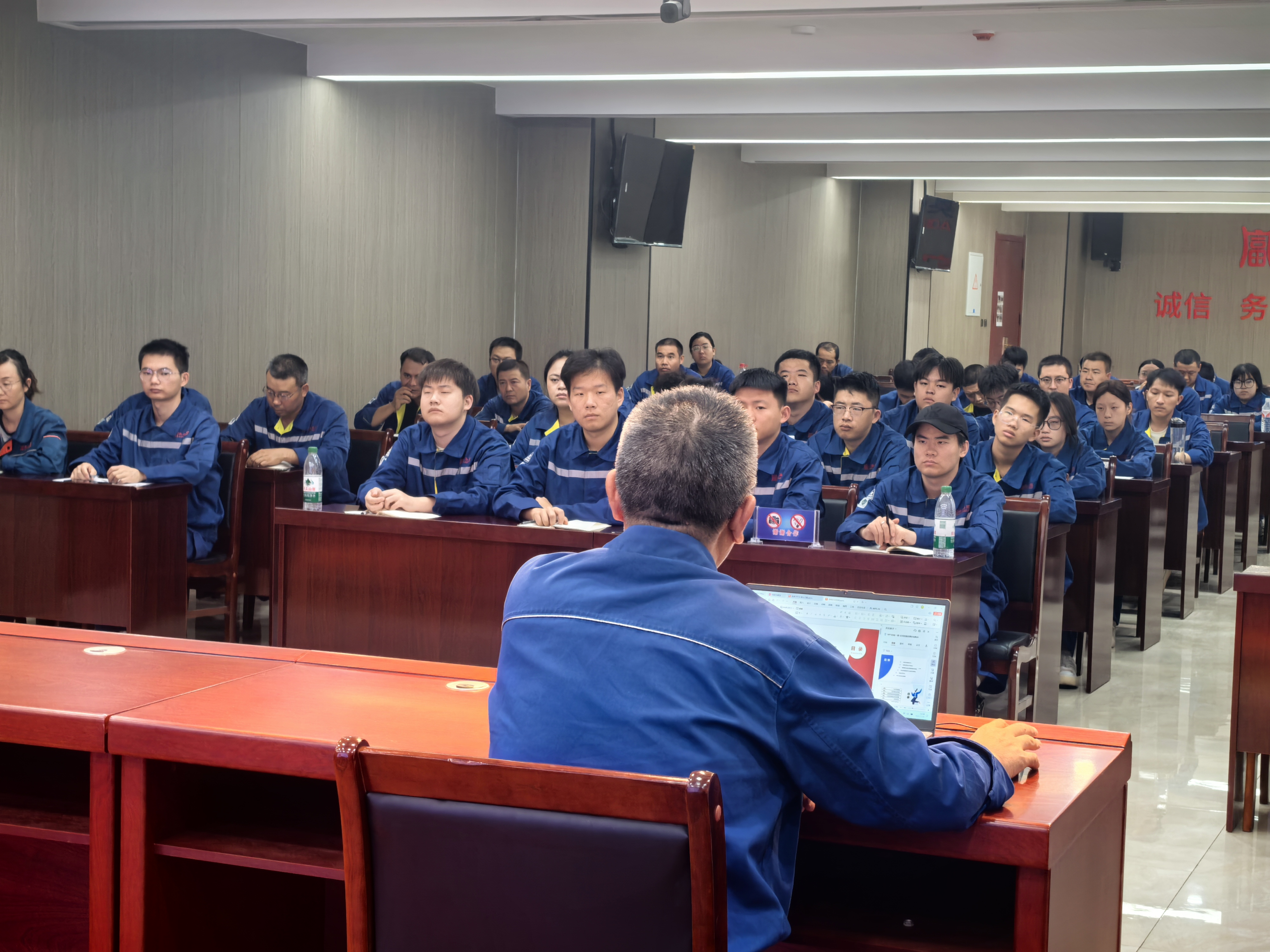 ÇàÀ¶Ïà¼Ì н»ðÏà³Ð ¡ª¡ªÐ½®°Â¸£»£»£»£»£»£»¯¹¤ÓÐÏÞ¹«Ë¾¾ÙÐС°Ê¦´øÍ½¡±ÐÒéÇ©ÊðÒÇʽ ÇàÀ¶Ïà¼Ì н»ðÏà³Ð ¡ª¡ªÐ½®°Â¸£»£»£»£»£»£»¯¹¤ÓÐÏÞ¹«Ë¾¾ÙÐС°Ê¦´øÍ½¡±ÐÒéÇ©ÊðÒÇʽ