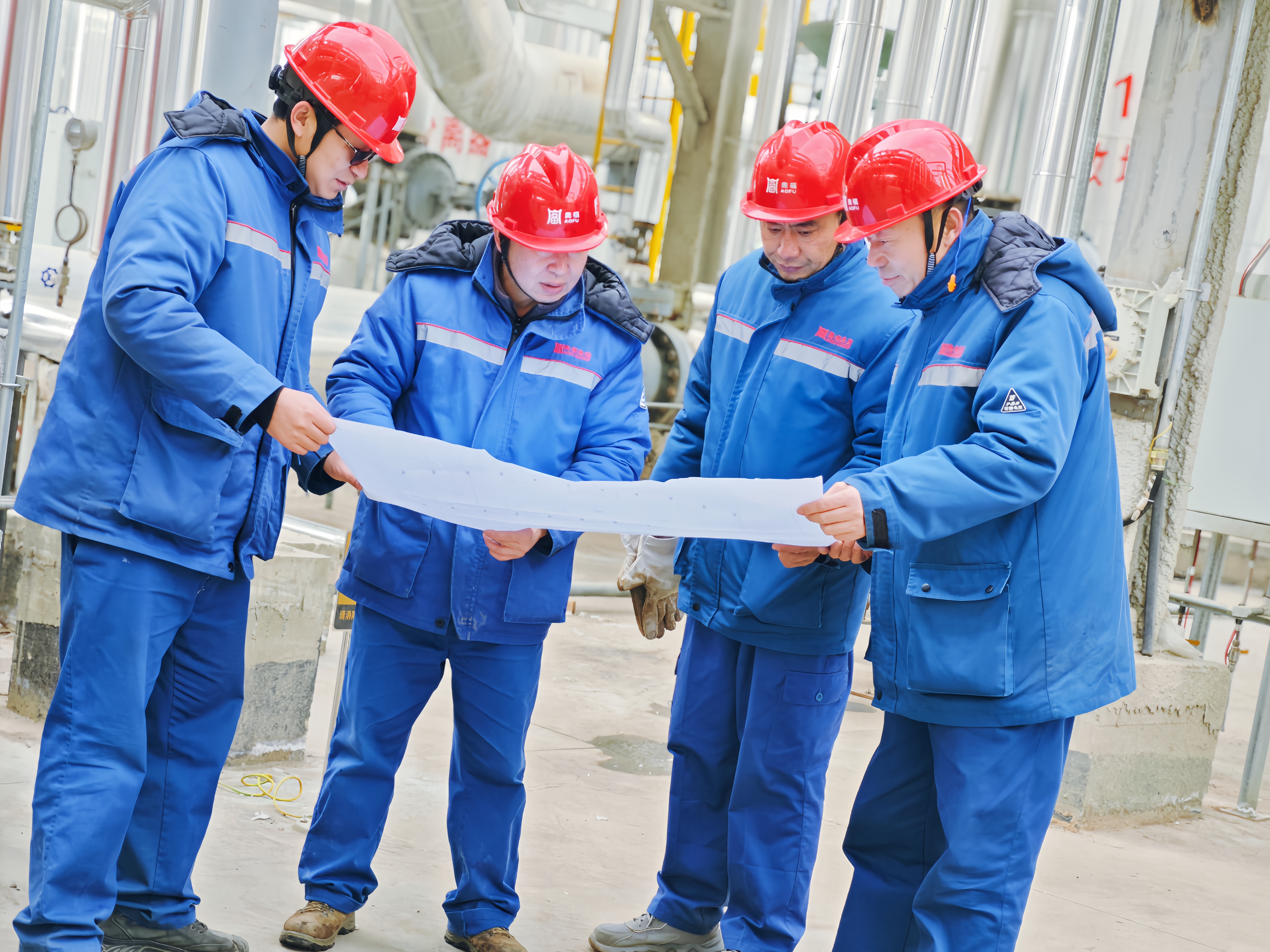 “多岗协同铸精品，，，，，凝心聚力保调试” ——合成车间