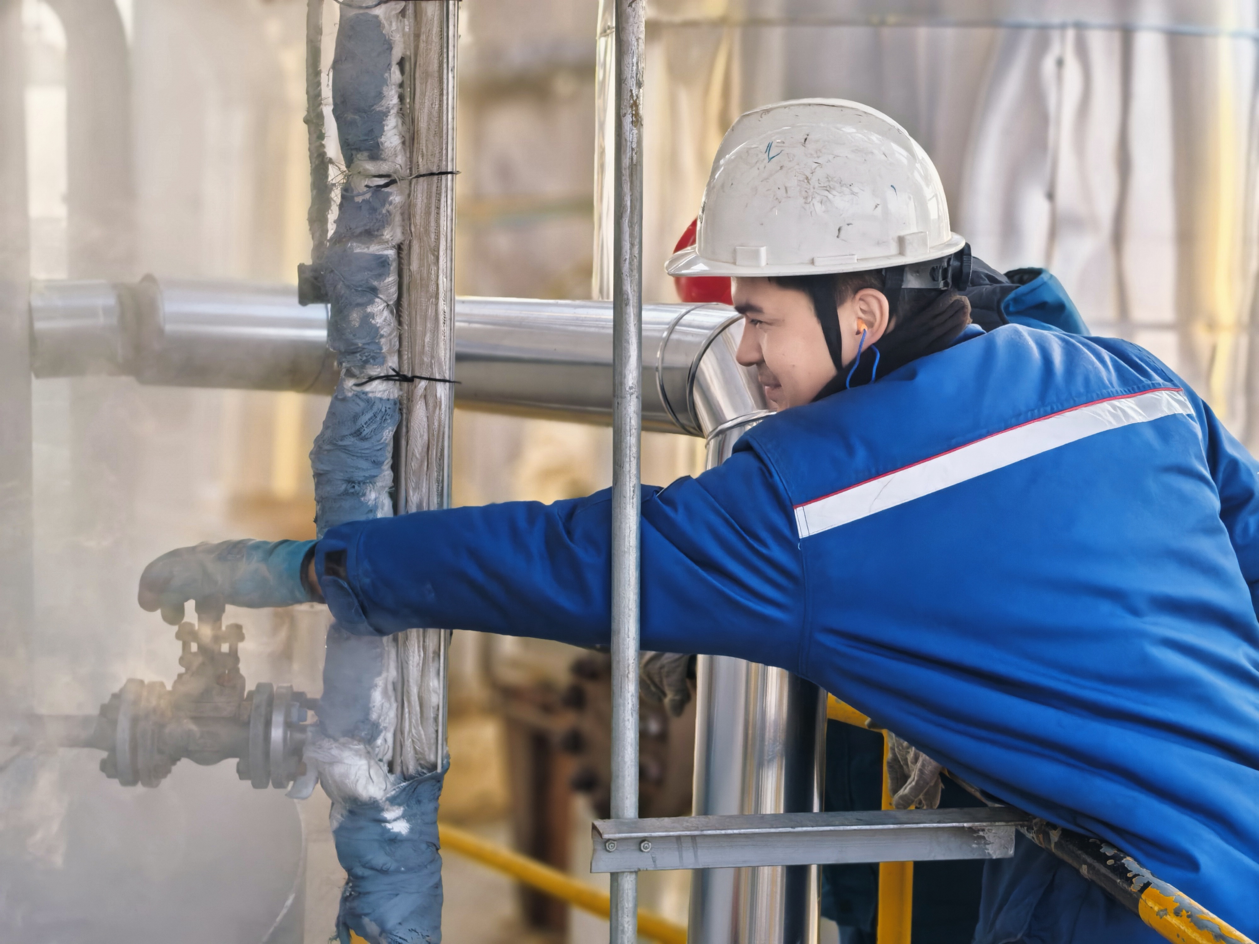 “多岗协同铸精品，，，，，凝心聚力保调试” ——合成车间