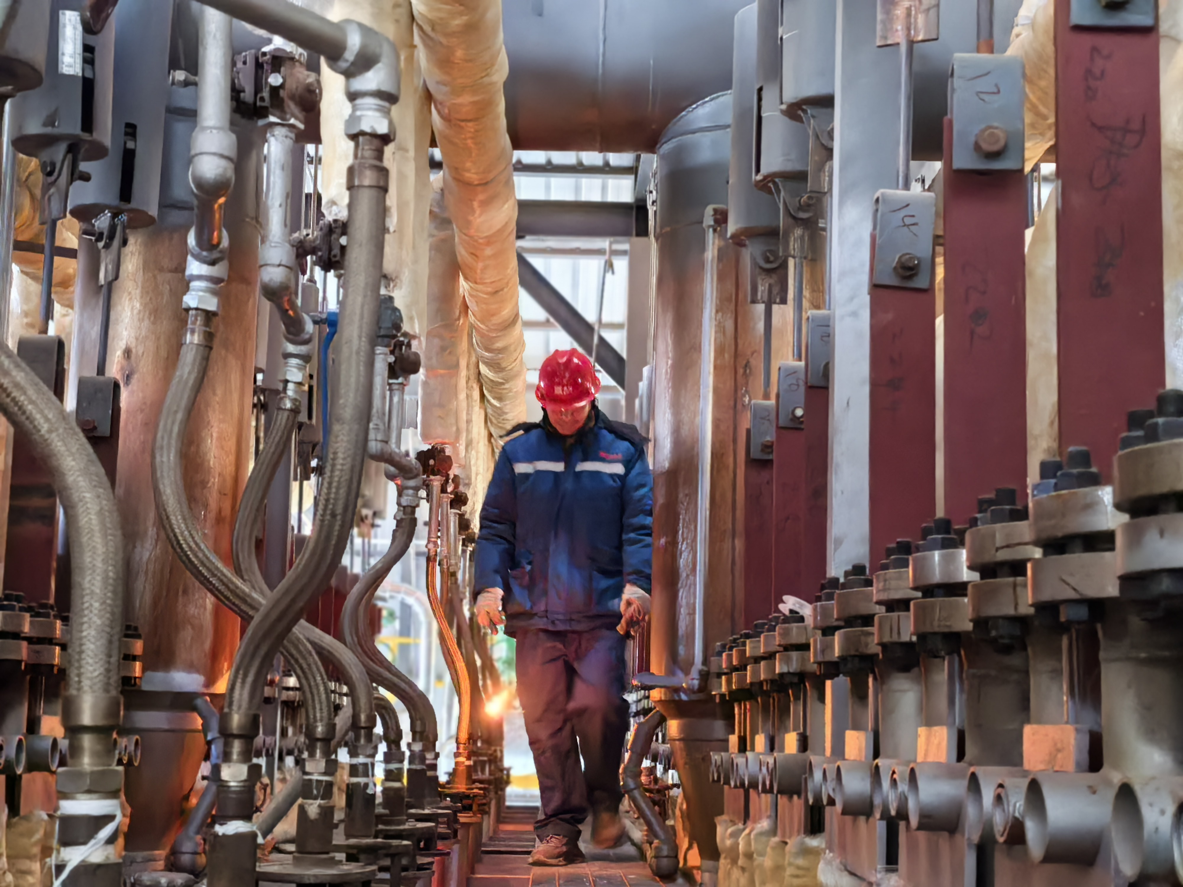 “多岗协同铸精品，，，，，凝心聚力保调试” ——合成车间